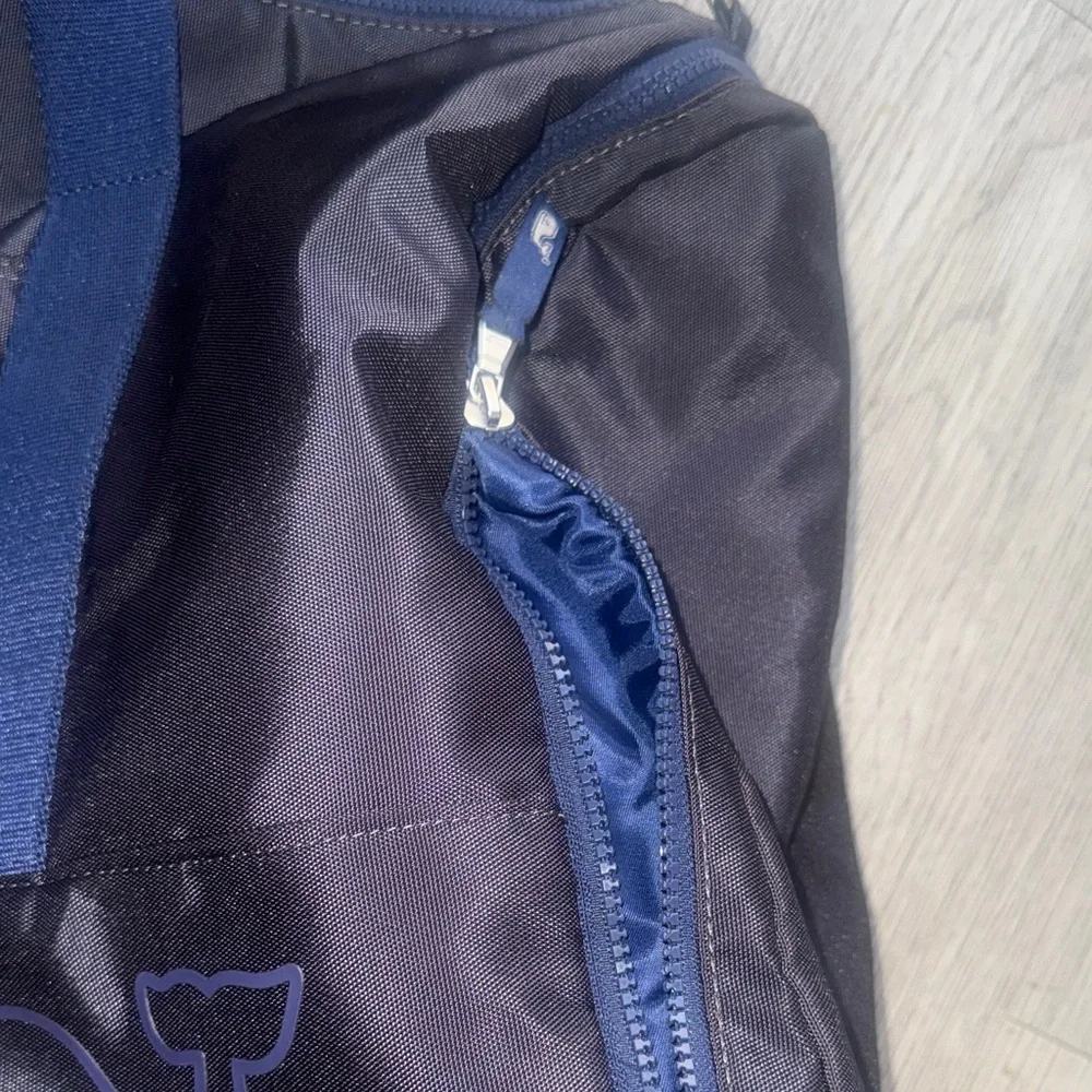 Vineyard Vines elegant duffel